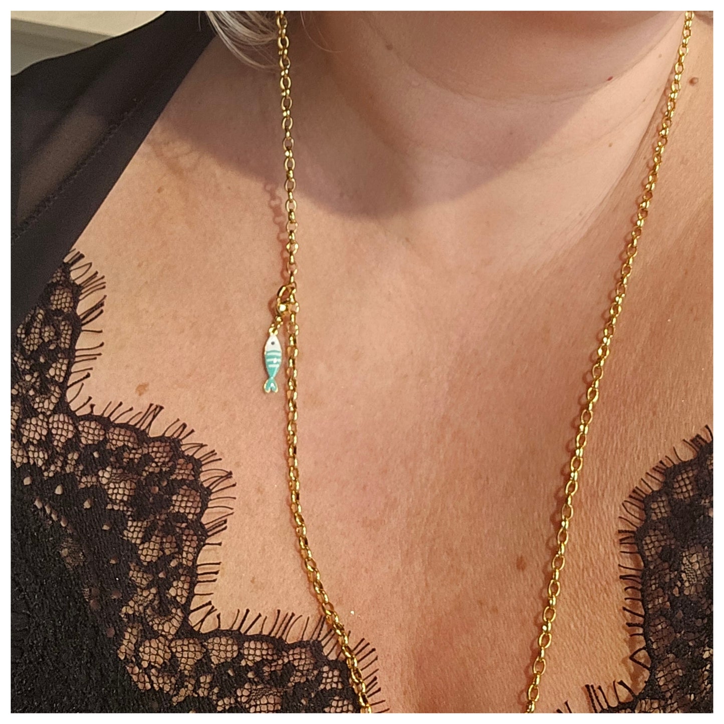 Breloque poisson rayé bleu turquoise