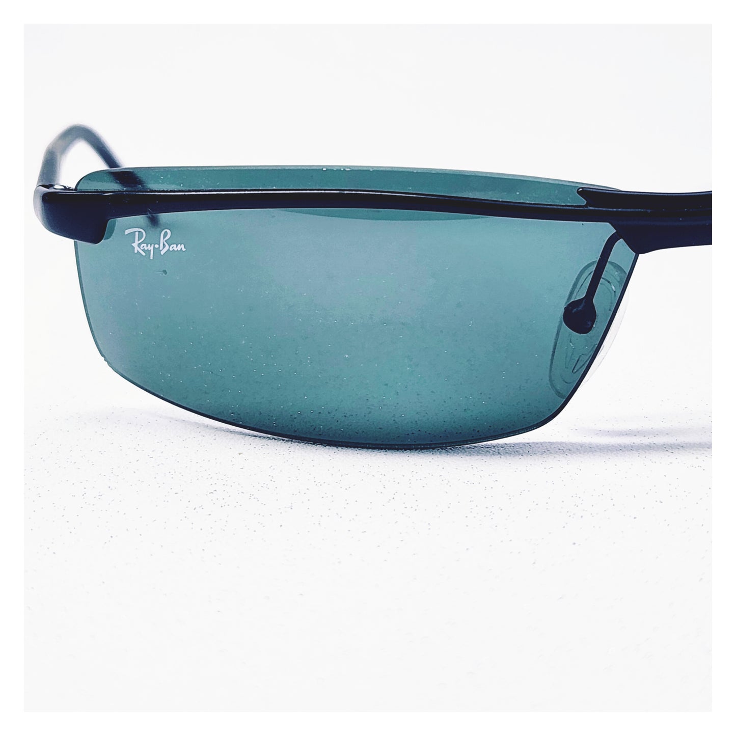 Lunettes de soleil seconde main Ray-Ban Réf: 1001