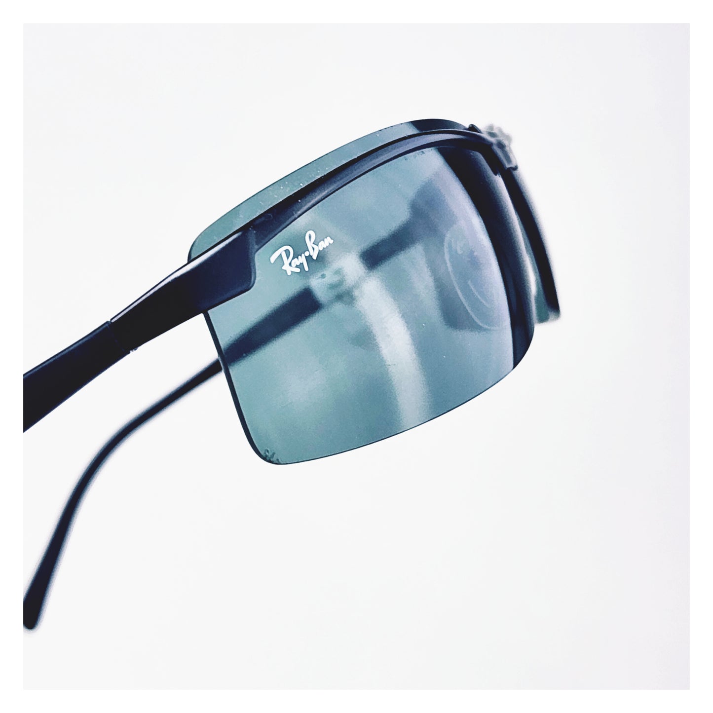 Lunettes de soleil seconde main Ray-Ban Réf: 1001