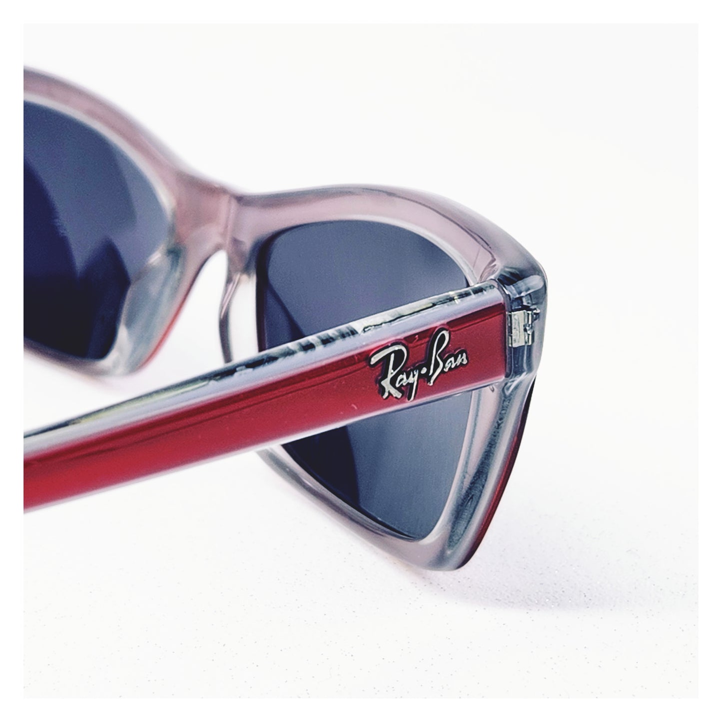 Lunettes de soleil seconde main Ray-Ban Réf: 1004