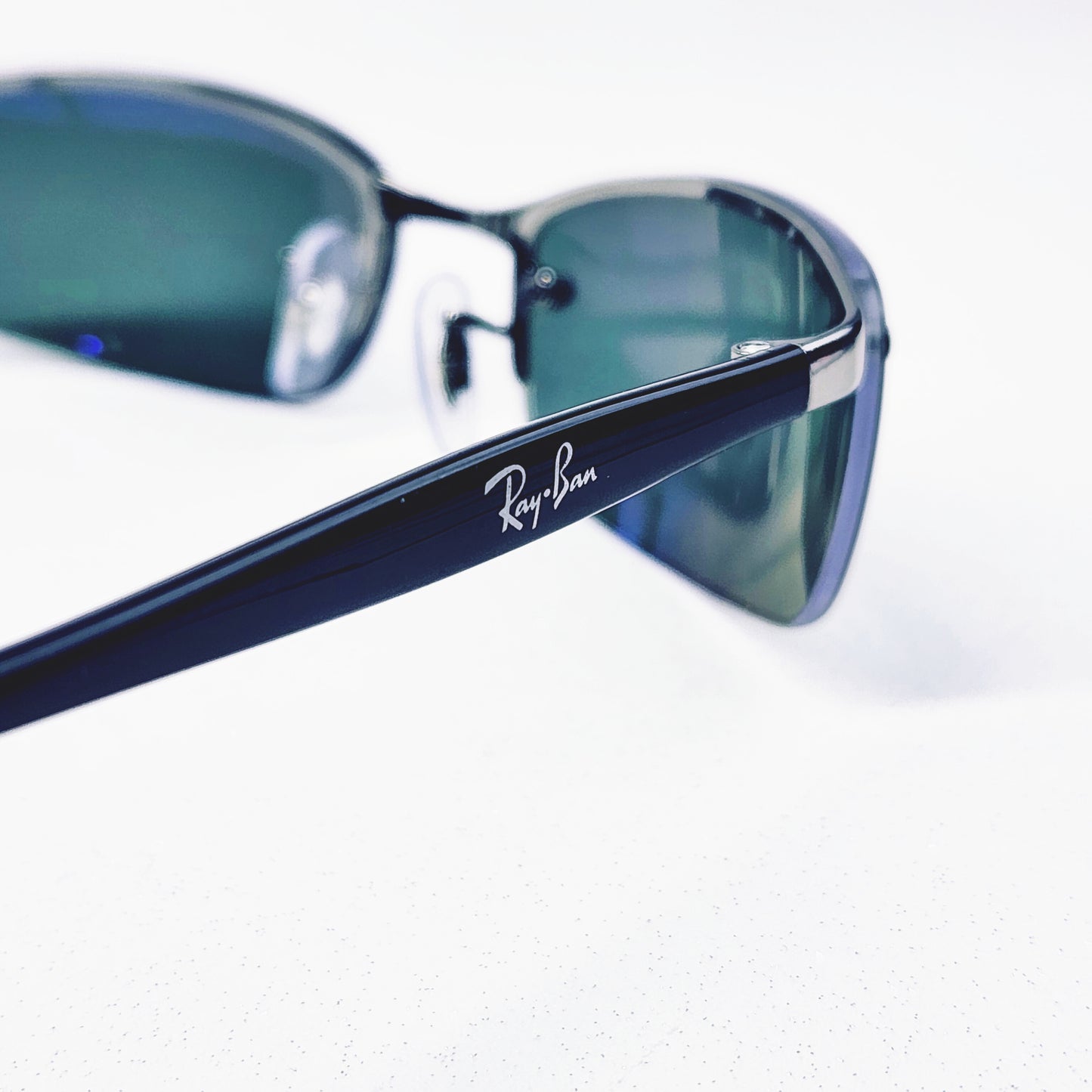 Lunettes de soleil seconde main Ray-Ban Réf: 1006