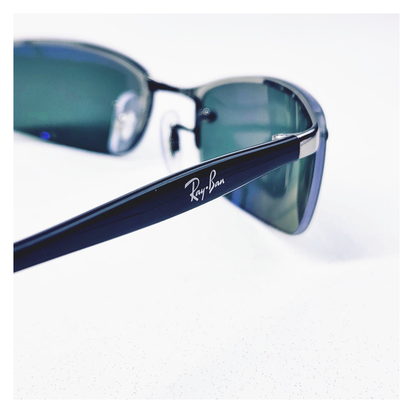 Lunettes de soleil seconde main Ray-Ban Réf: 1006