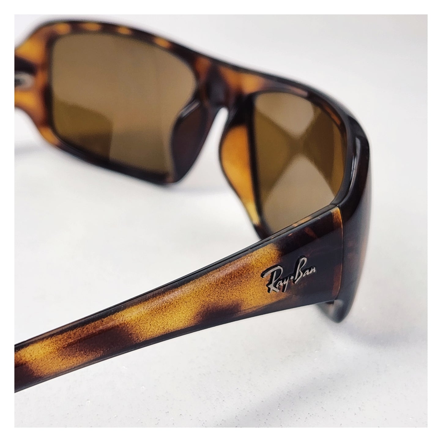 Lunettes de soleil seconde main Ray-Ban Réf: 1008
