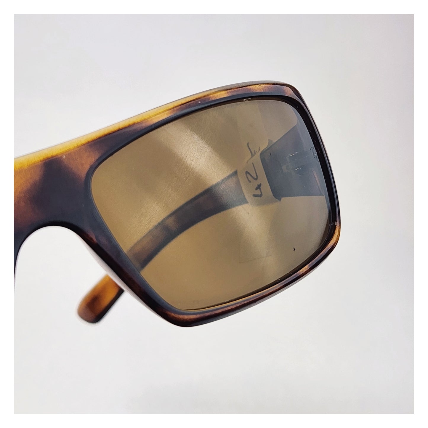 Lunettes de soleil seconde main Ray-Ban Réf: 1008