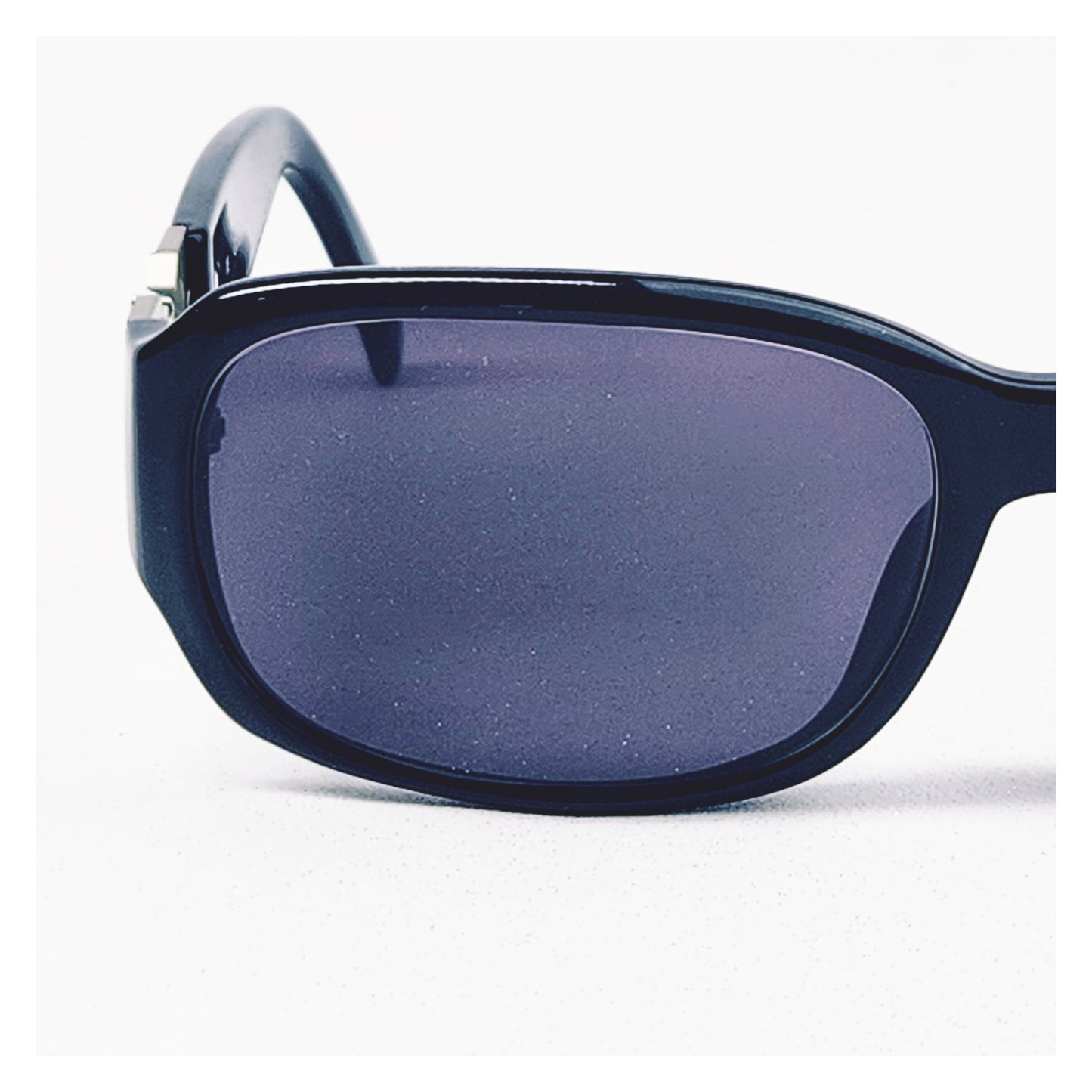 Lunettes de soleil seconde main Guess Réf: 1018