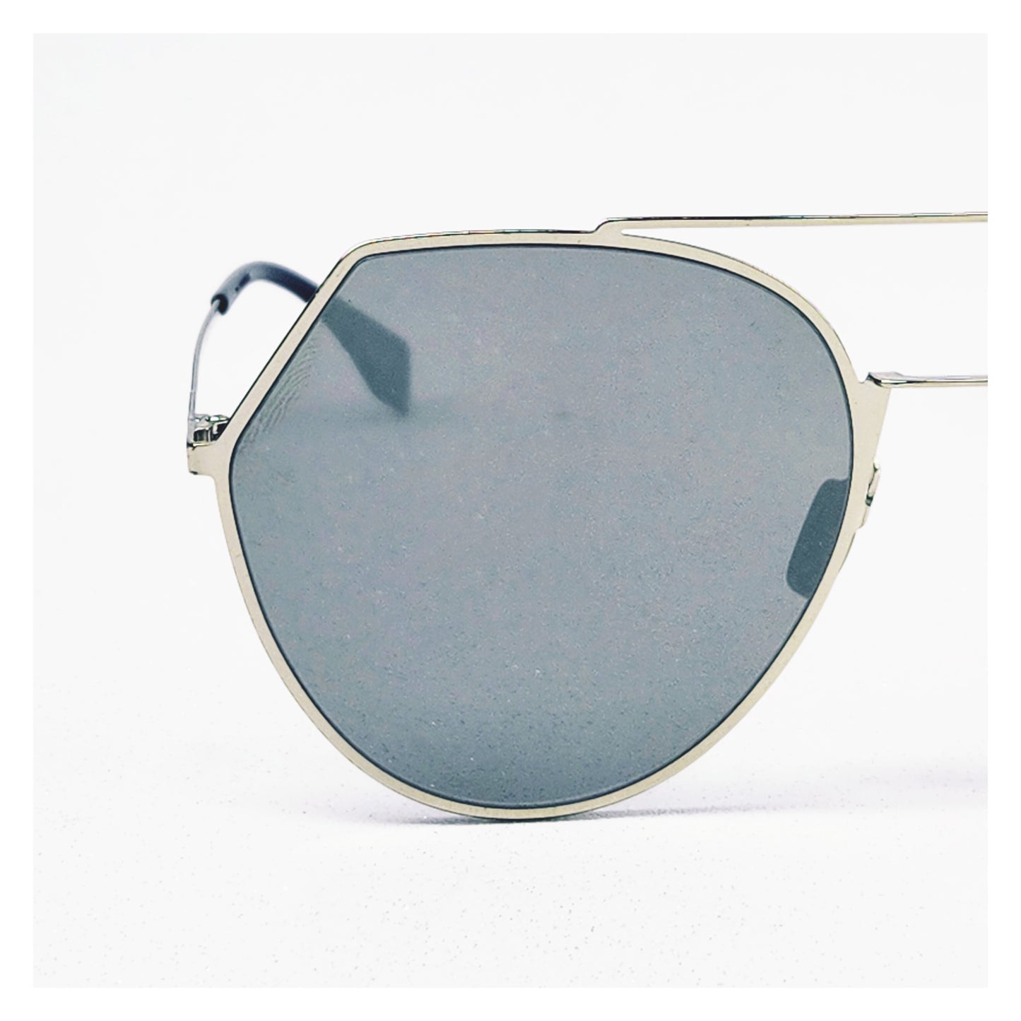 Lunettes de soleil seconde main Fendi Réf: 1017