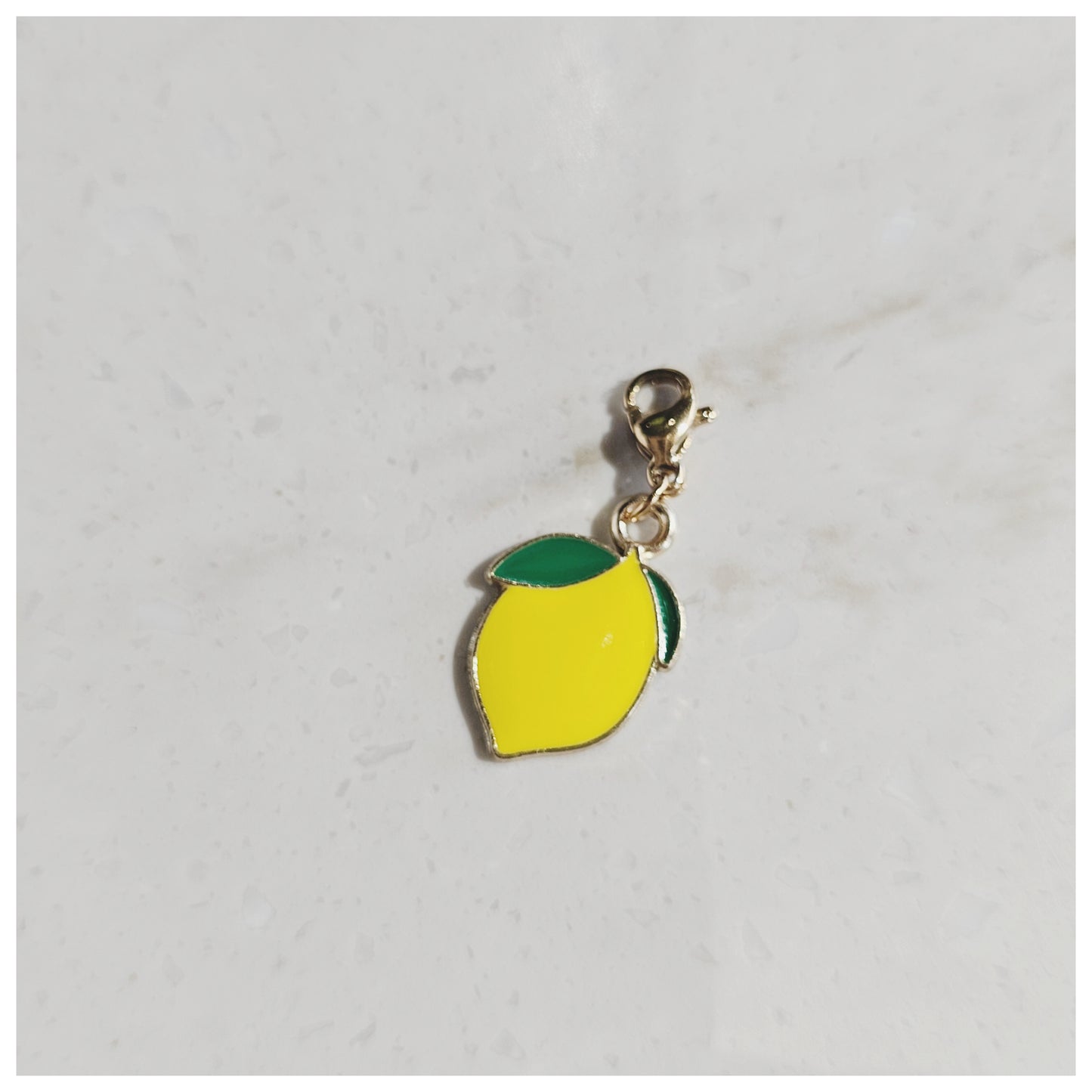 Breloque citron jaune