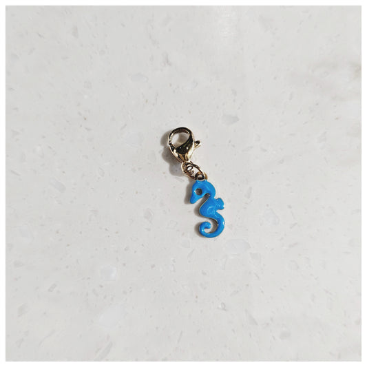 Breloque hippocampe bleu