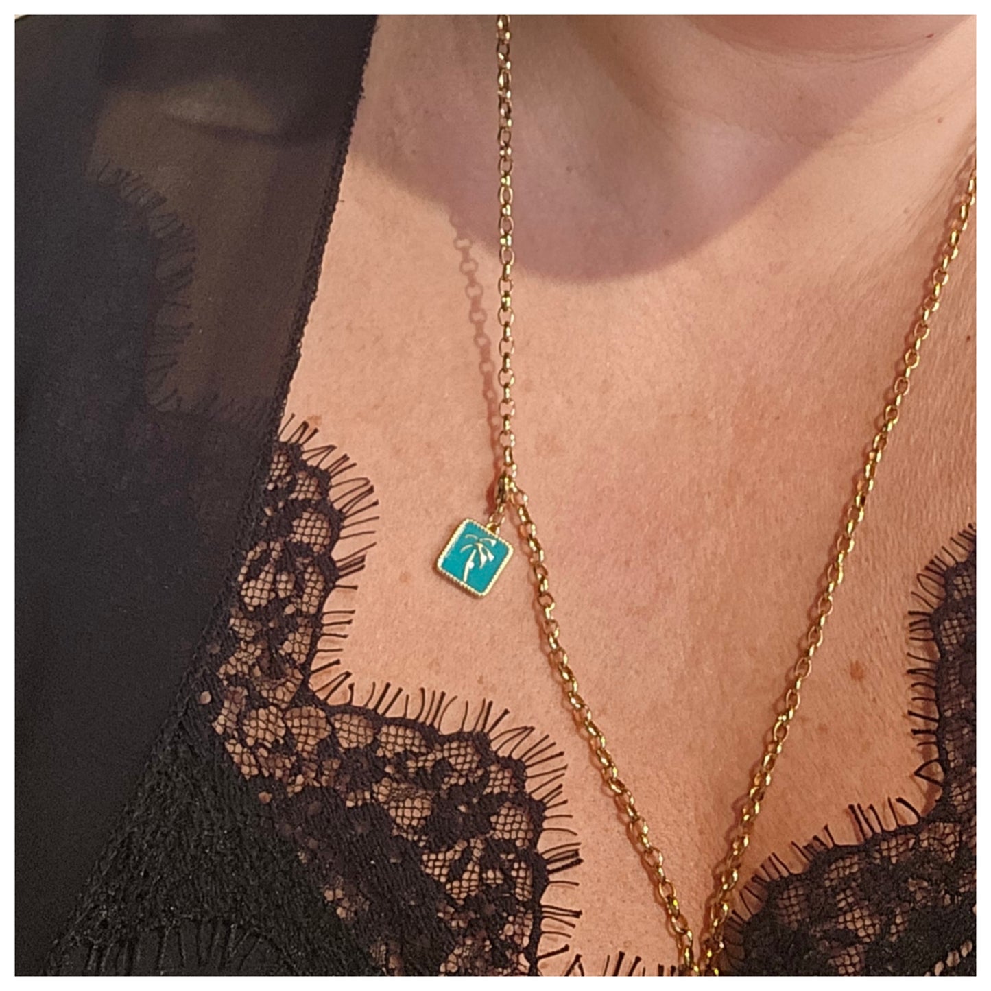Breloque médaille carrée bleu turquoise palmier