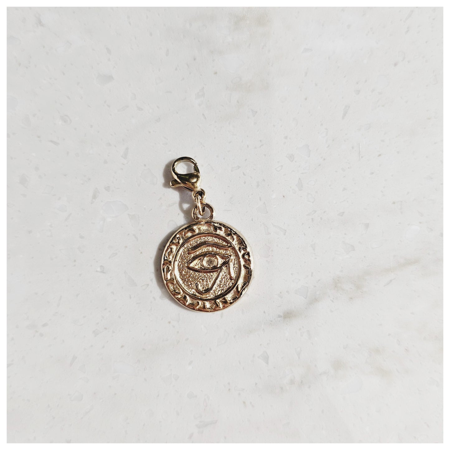 Breloque médaille œil d’Horus
