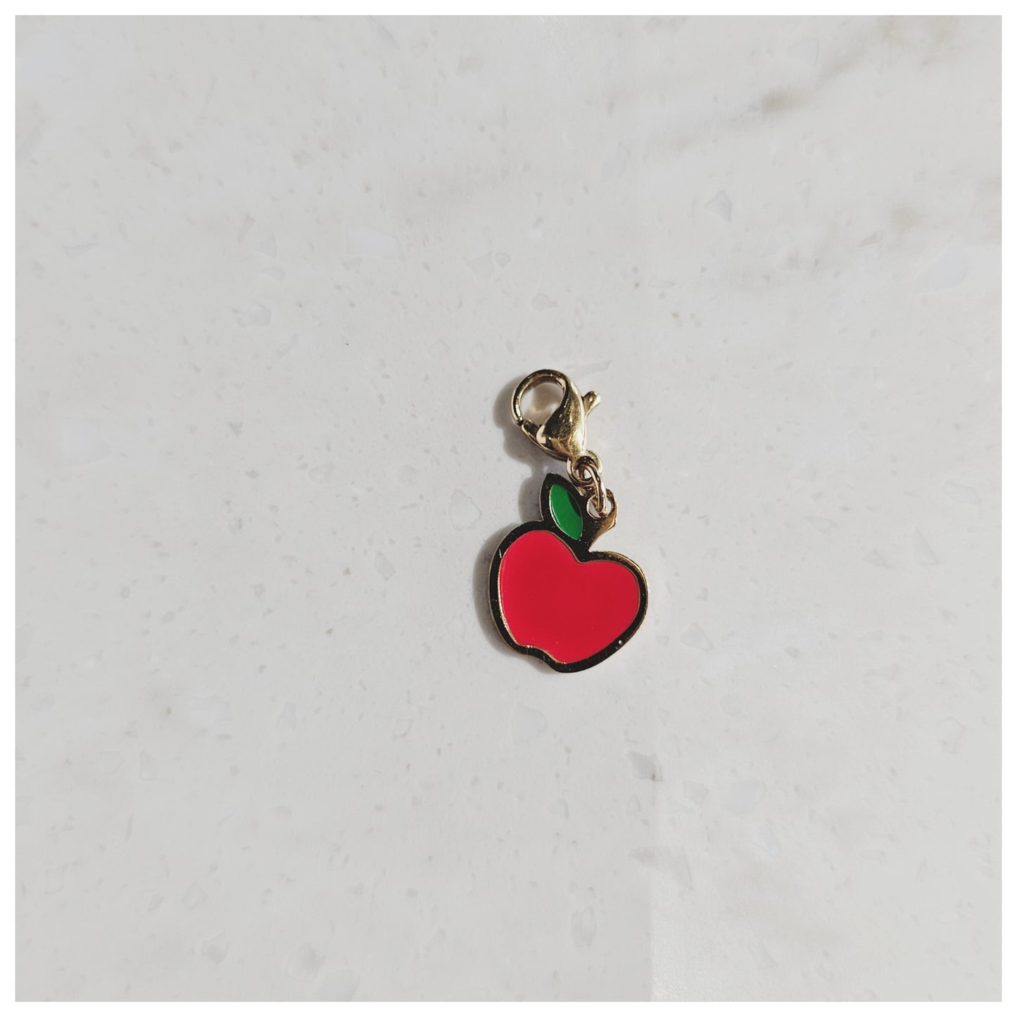 Breloque pomme rouge