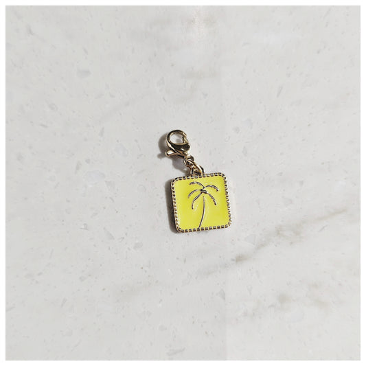 Breloque médaille carrée jaune palmier