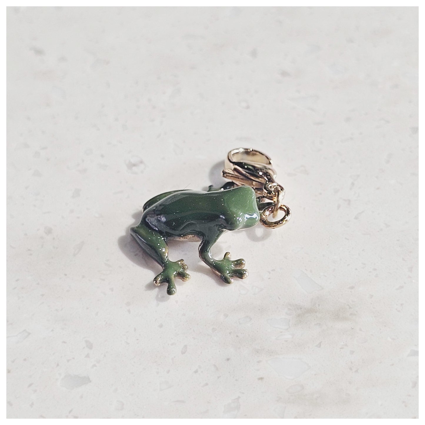 Breloque grenouille verte