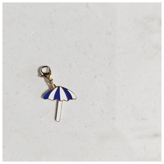Breloque parasol bleu et blanc