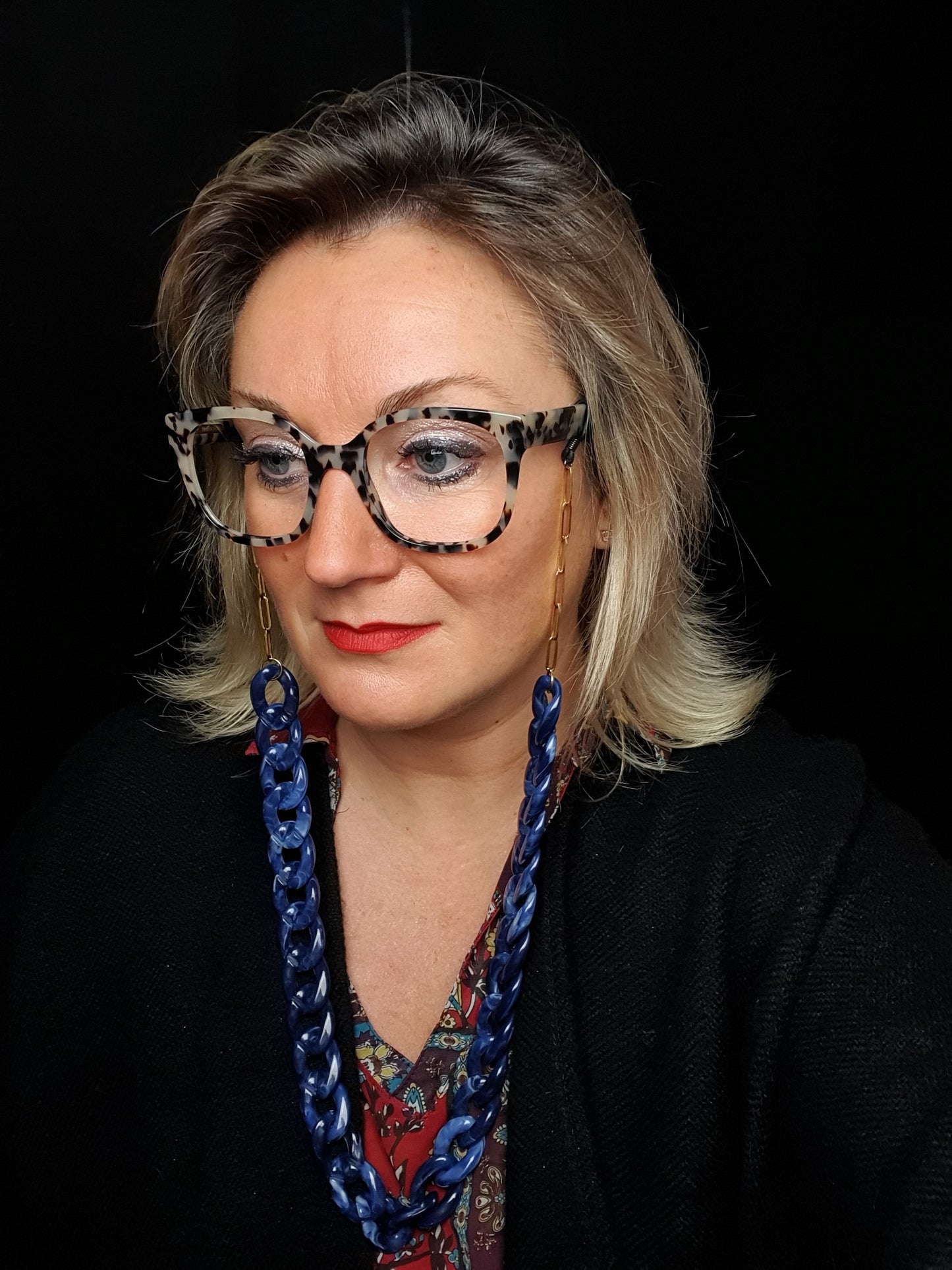 Chaîne de lunettes plastique version brillante