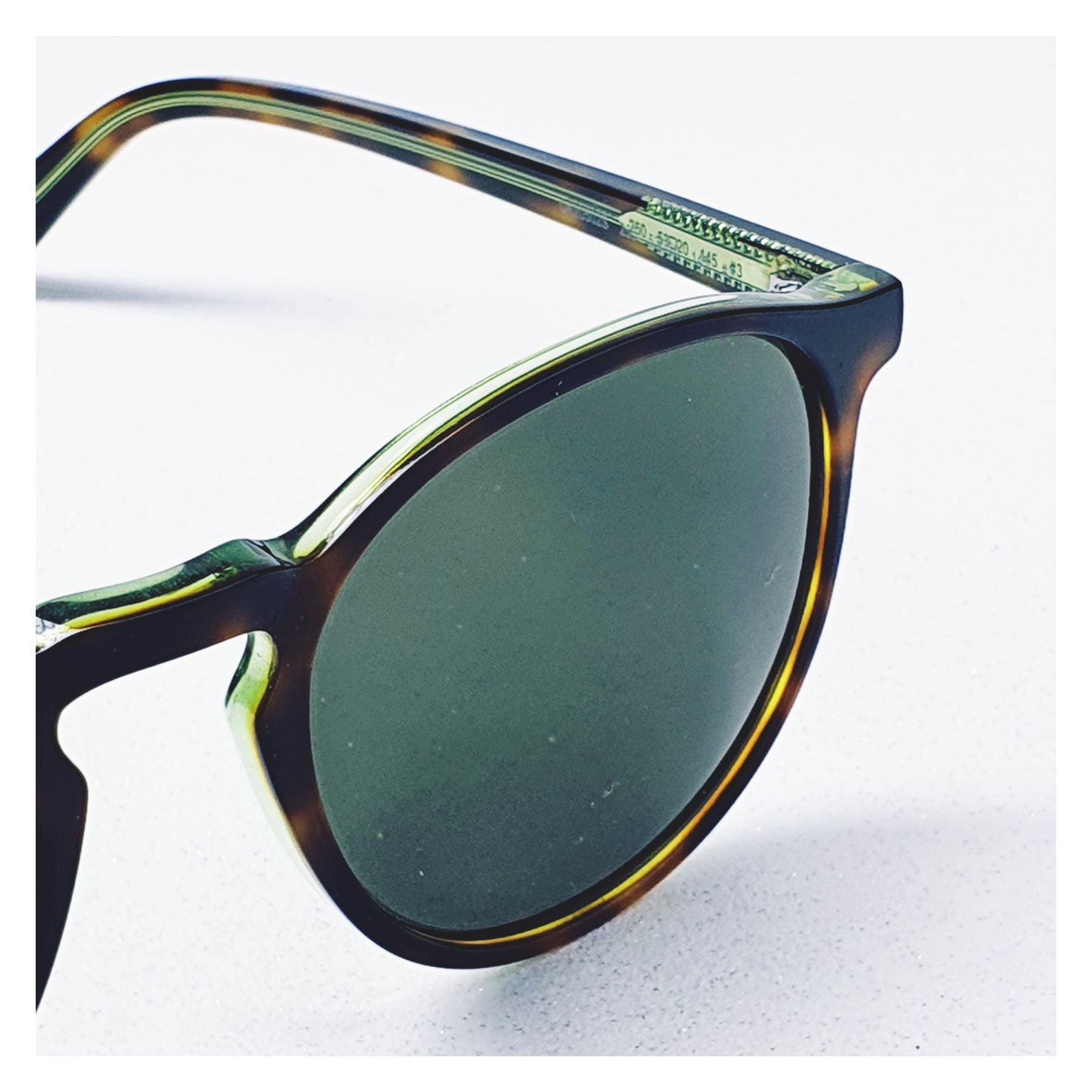 Lunettes de soleil Calvin Klein CK20502S Réf 19535