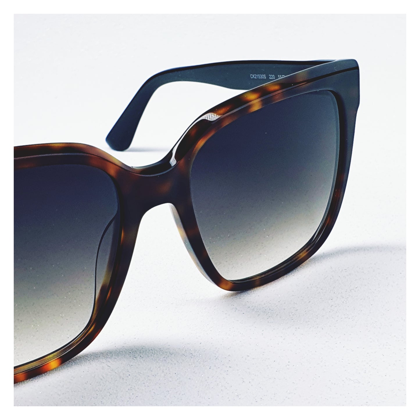 Lunettes de soleil Calvin Klein CK21530S Réf 19530