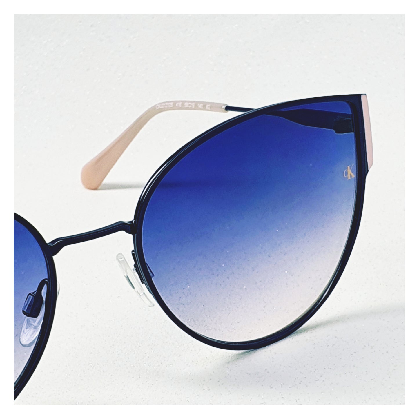 Lunettes de soleil Calvin Klein CKJ21210S Réf 19534
