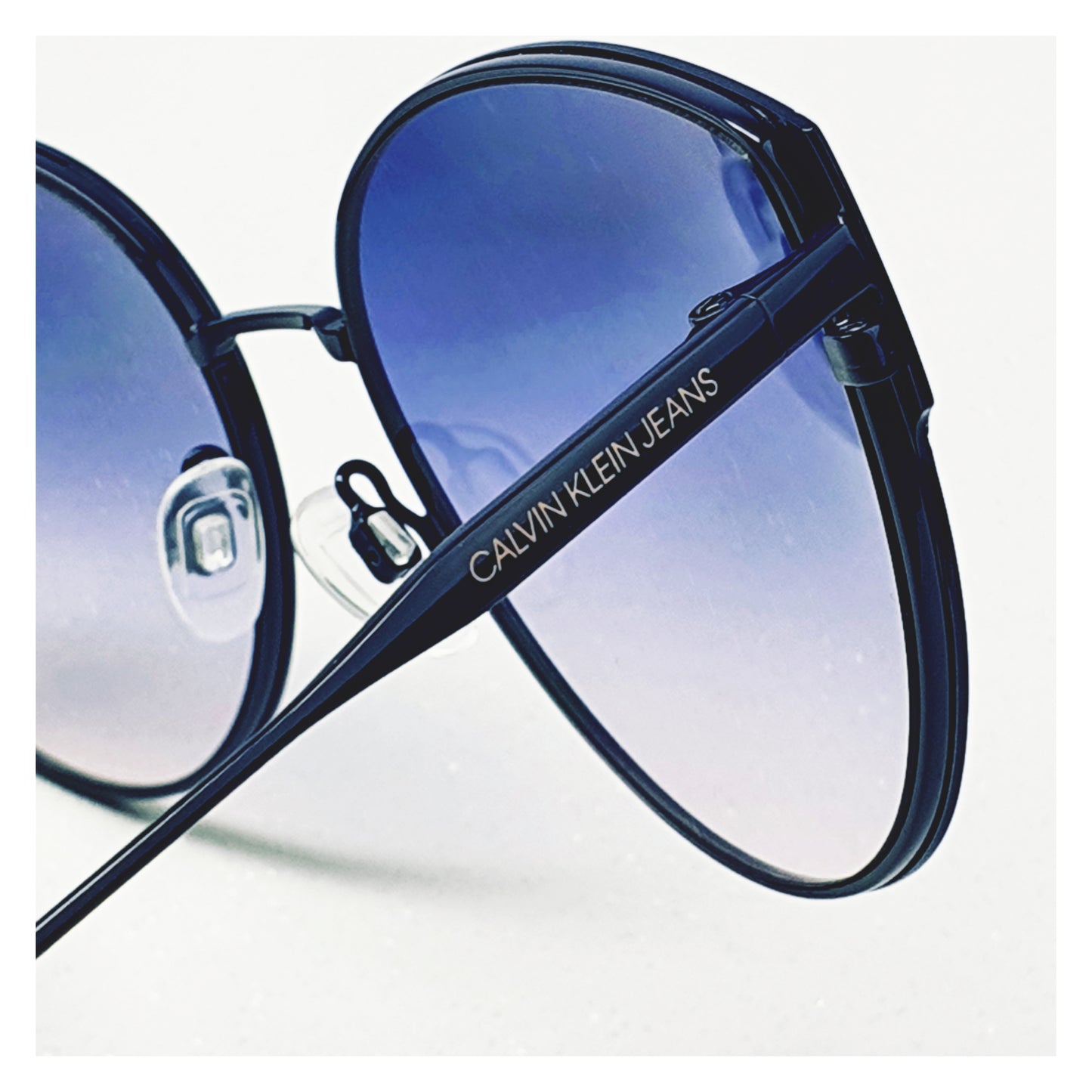 Lunettes de soleil Calvin Klein CKJ21210S Réf 19534