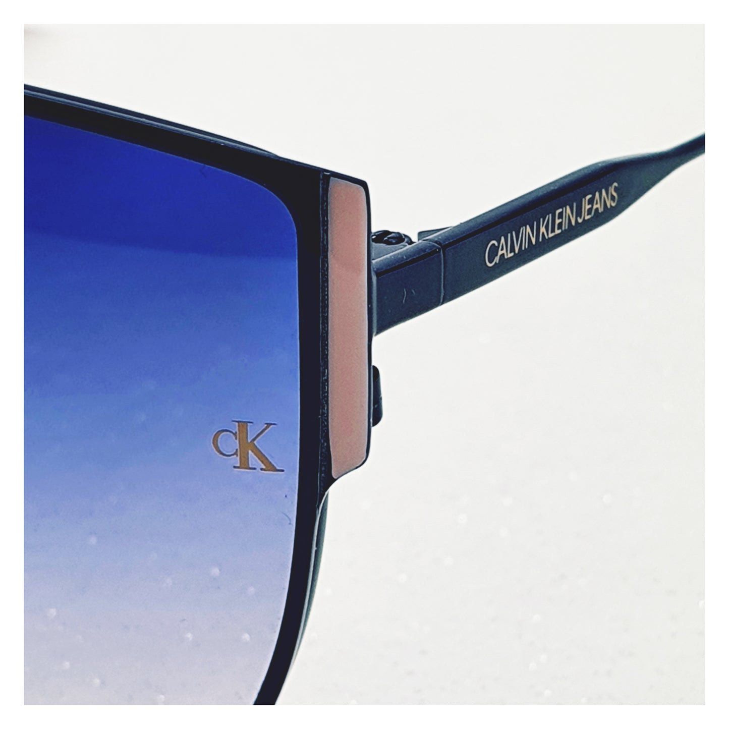 Lunettes de soleil Calvin Klein CKJ21210S Réf 19534