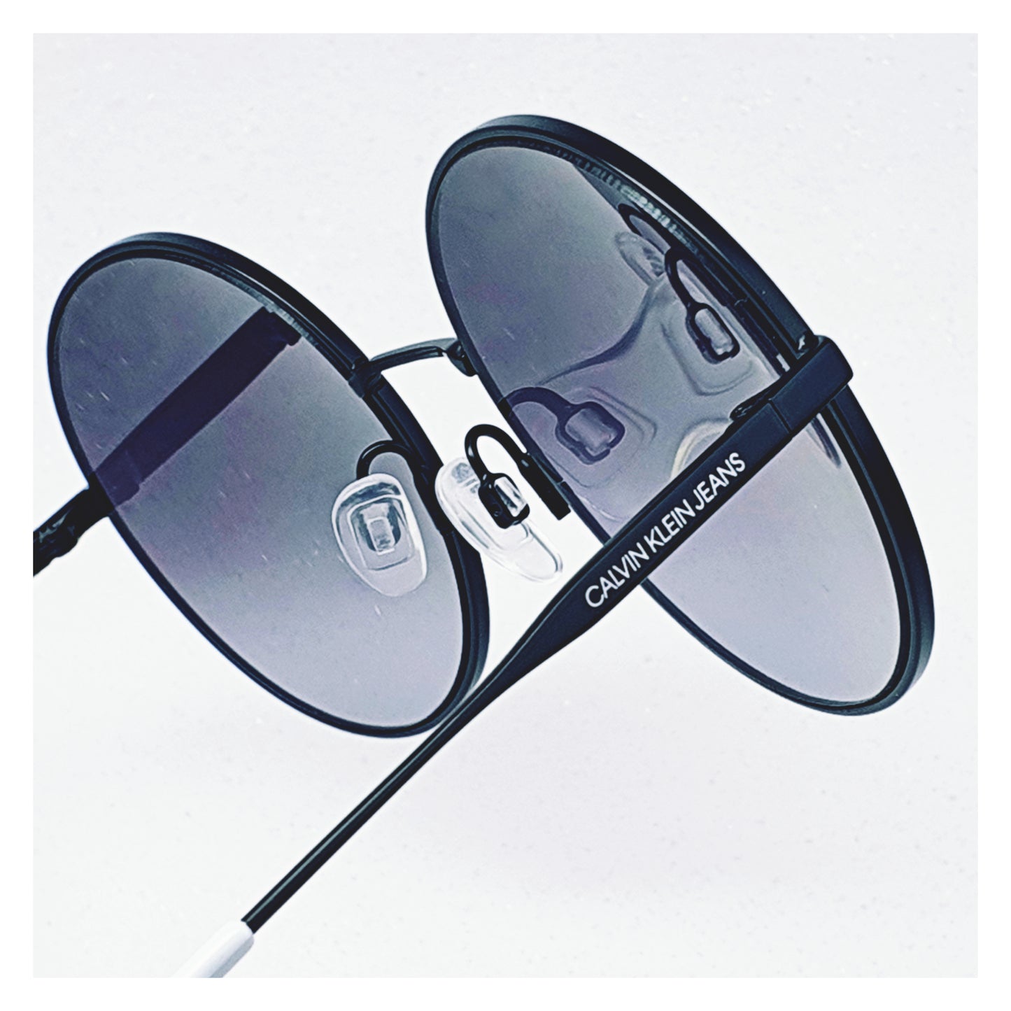 Lunettes de soleil Calvin Klein CKJ21212S Réf 19547