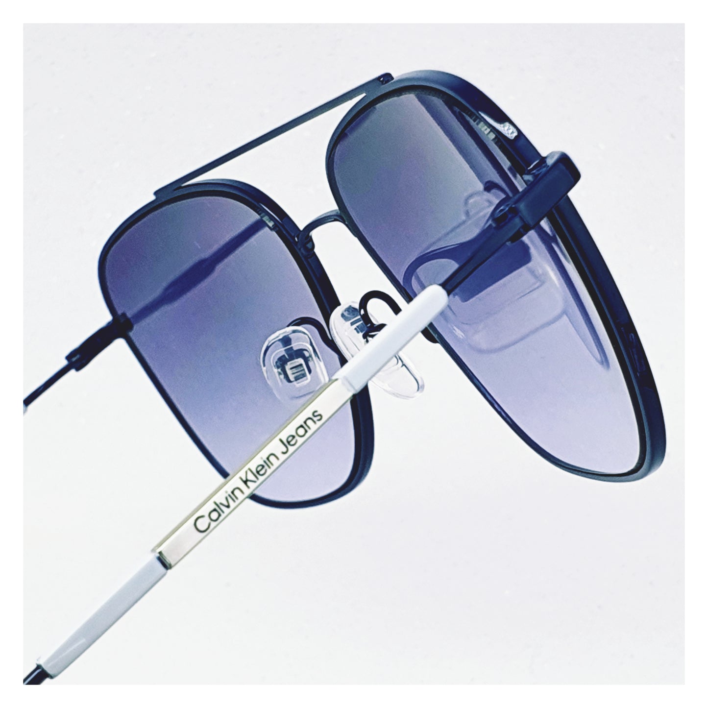 Lunettes de soleil Calvin Klein CKJ21216S Réf 19542