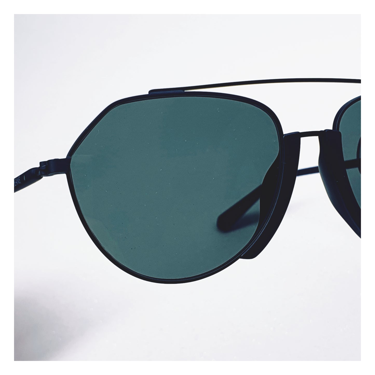 Lunettes de soleil Calvin Klein Réf 17149
