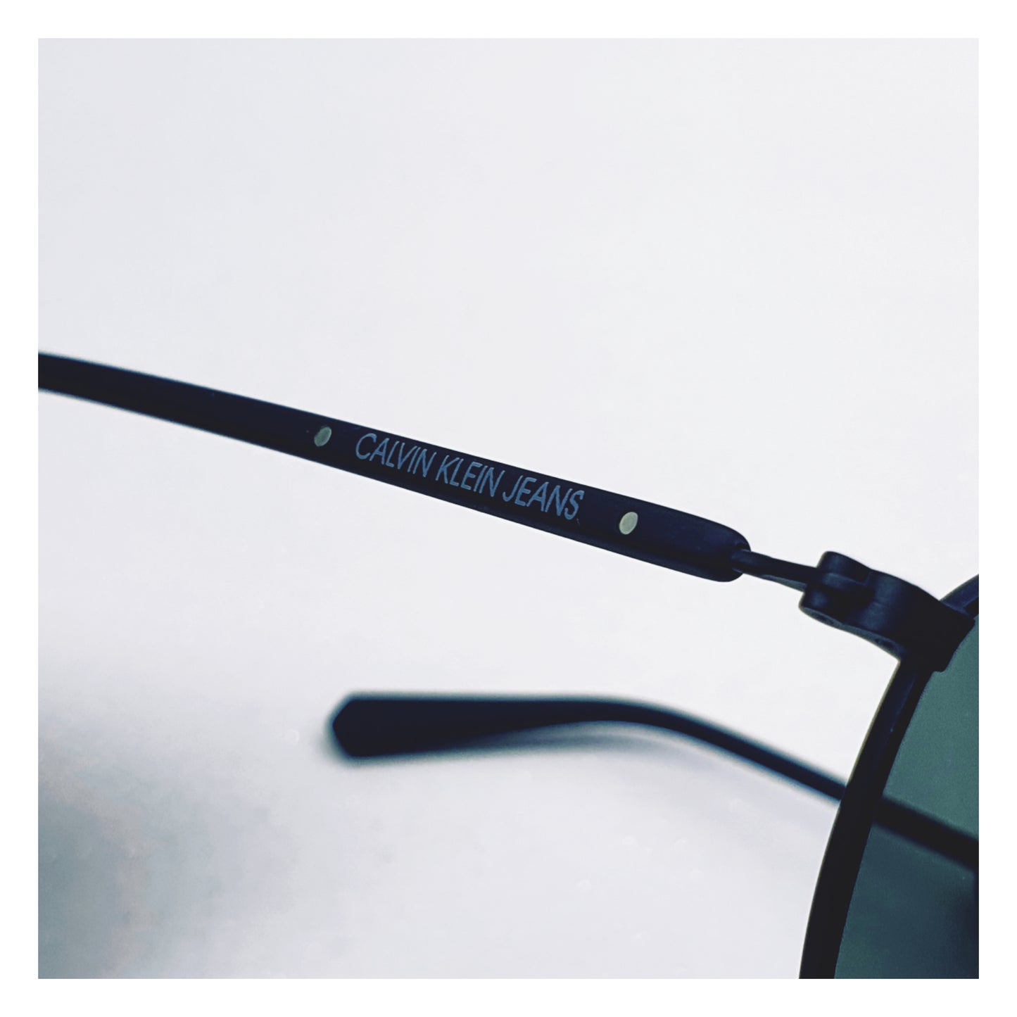 Lunettes de soleil Calvin Klein Réf 17149