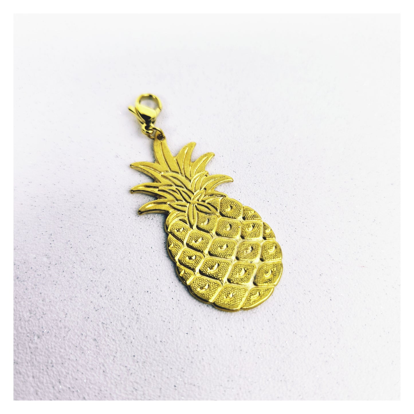 Breloque ananas doré