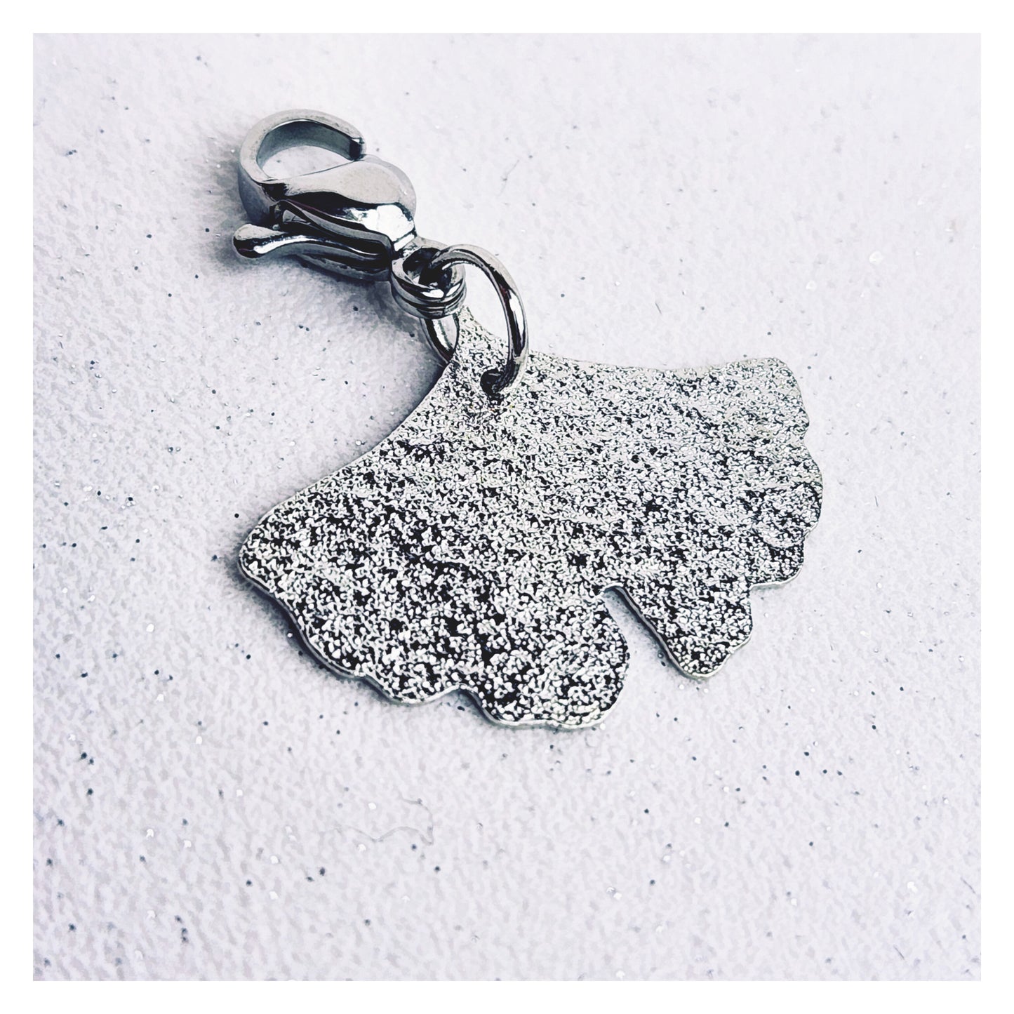 Breloque feuille de Ginko dorée ou argentée