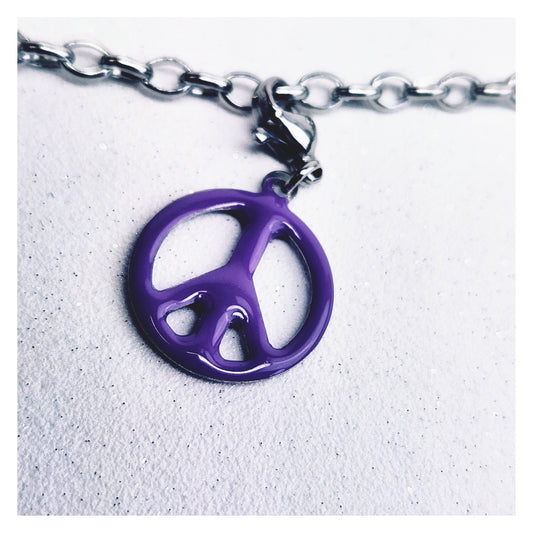 Breloque "peace and love" en resine époxy violette