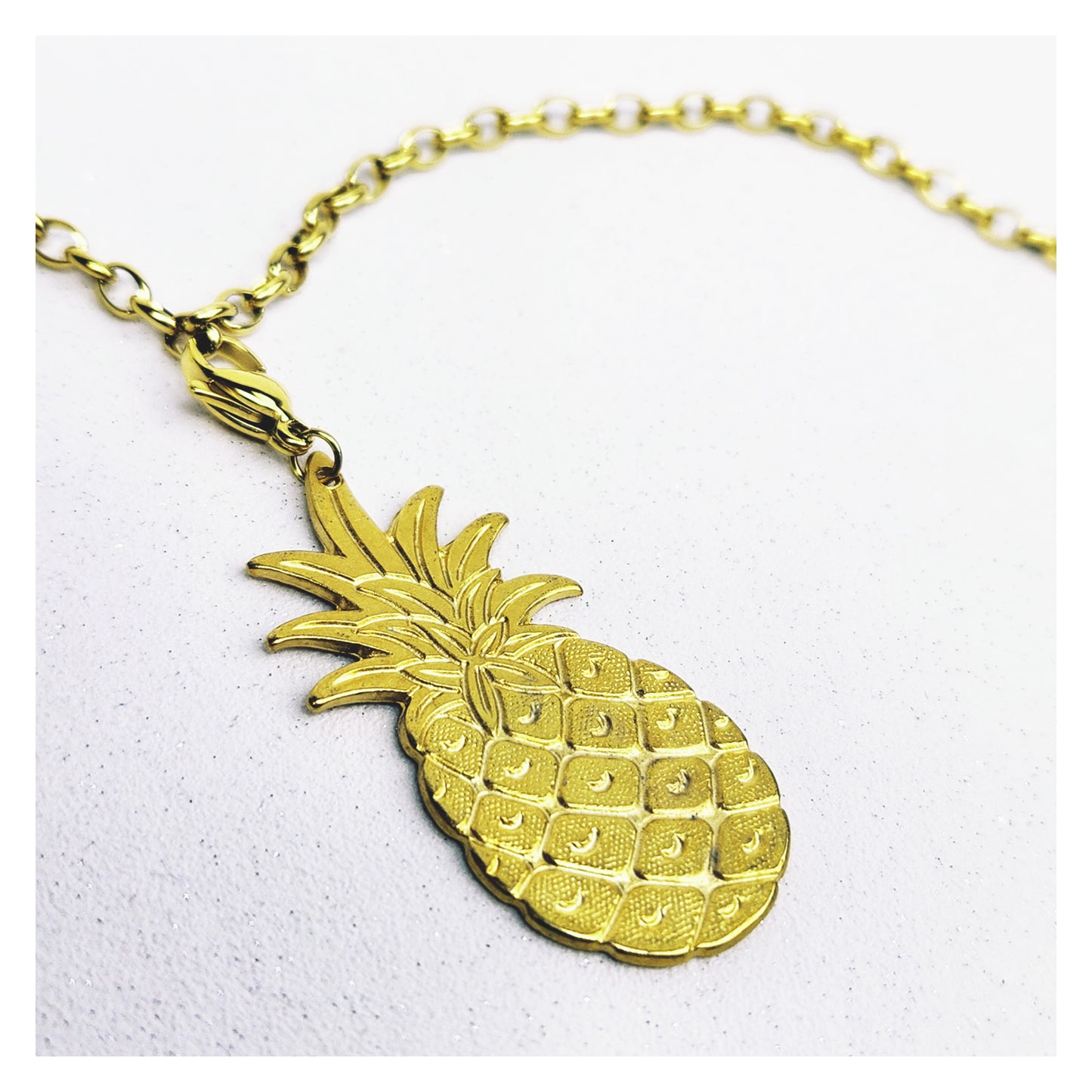 Breloque ananas doré