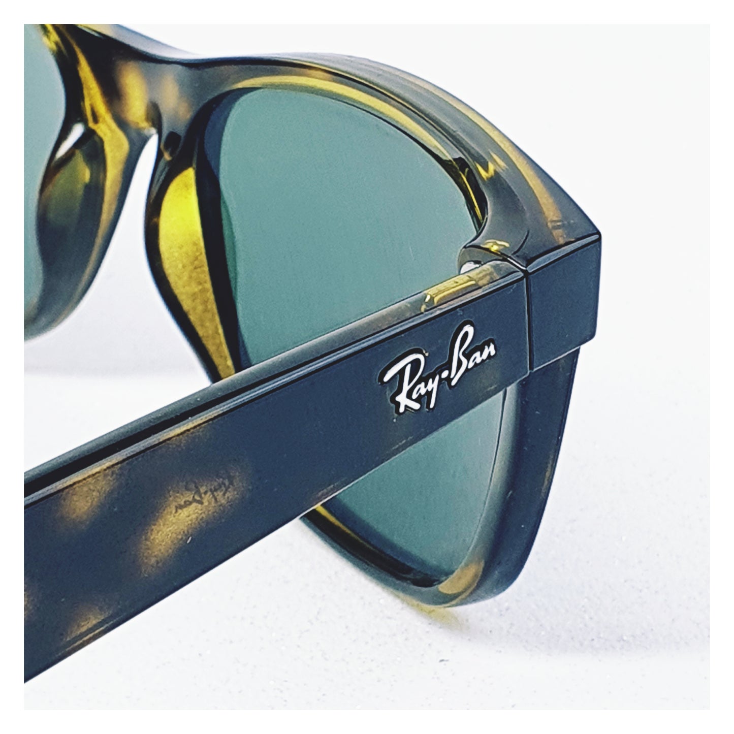 Lunettes de soleil Ray Ban RB2132 New Wayfarer Réf 18508
