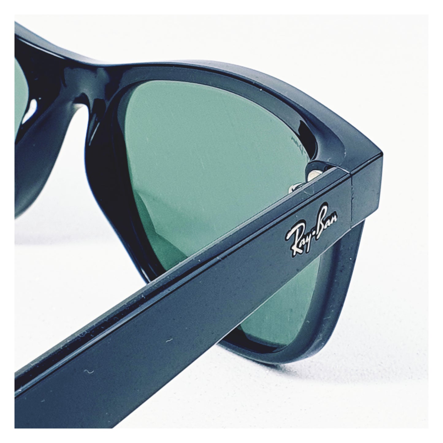 Lunettes de soleil Ray Ban RB2132 New Wayfarer Réf 18510