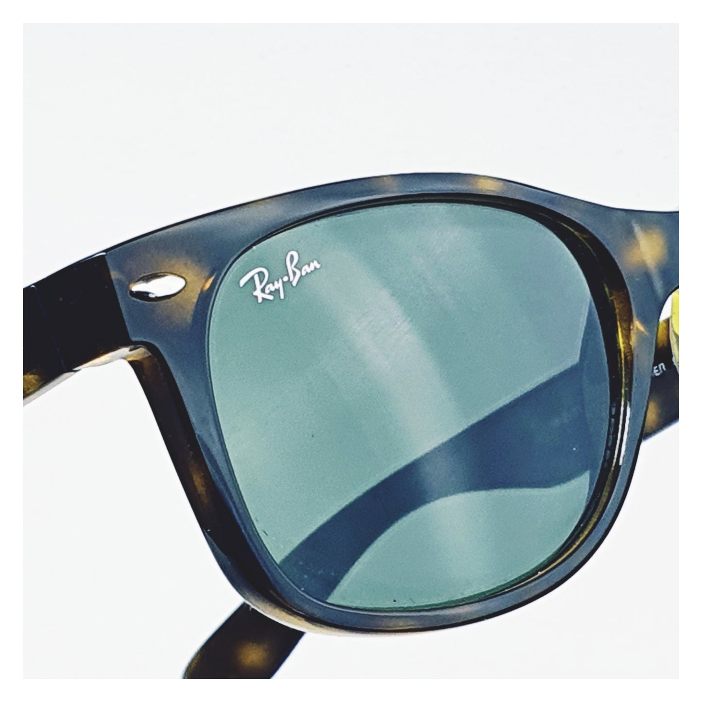 Lunettes de soleil Ray Ban RB2132 New Wayfarer Réf 18508