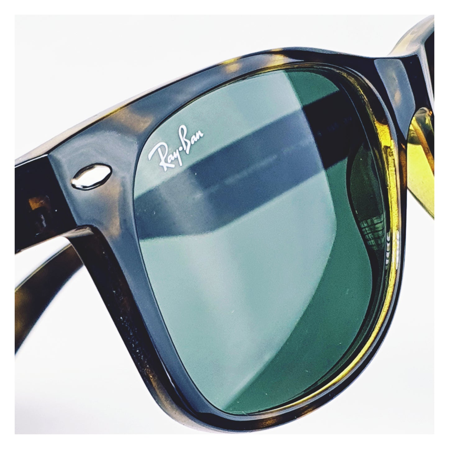 Lunettes de soleil Ray Ban RB2132 New Wayfarer Réf 18509