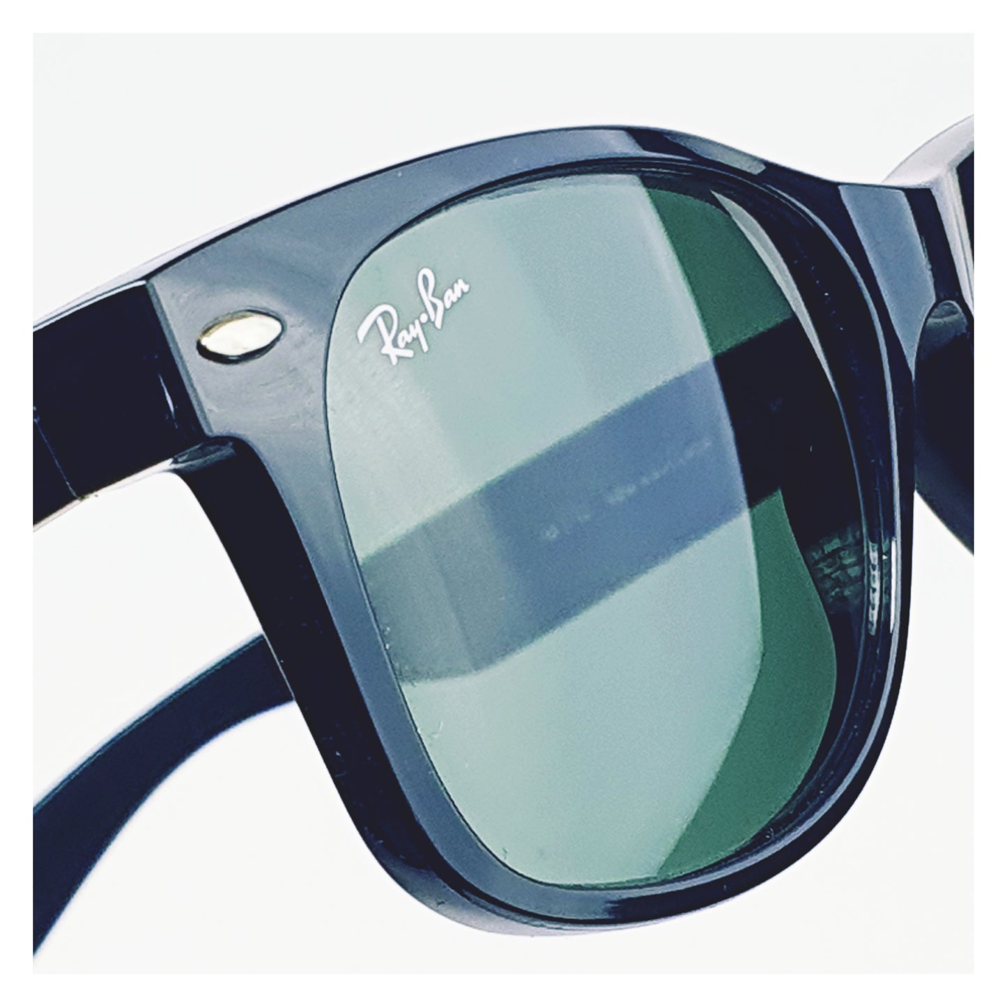 Lunettes de soleil Ray Ban RB2132 New Wayfarer Réf 18510