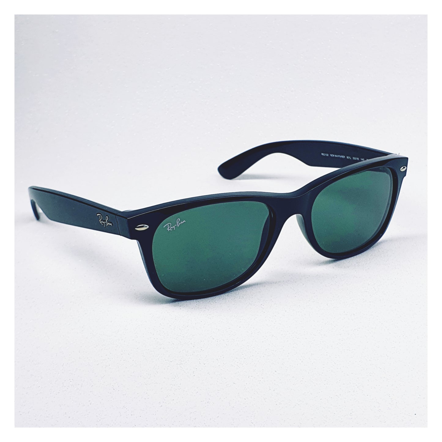 Lunettes de soleil Ray Ban RB2132 New Wayfarer Réf 18510