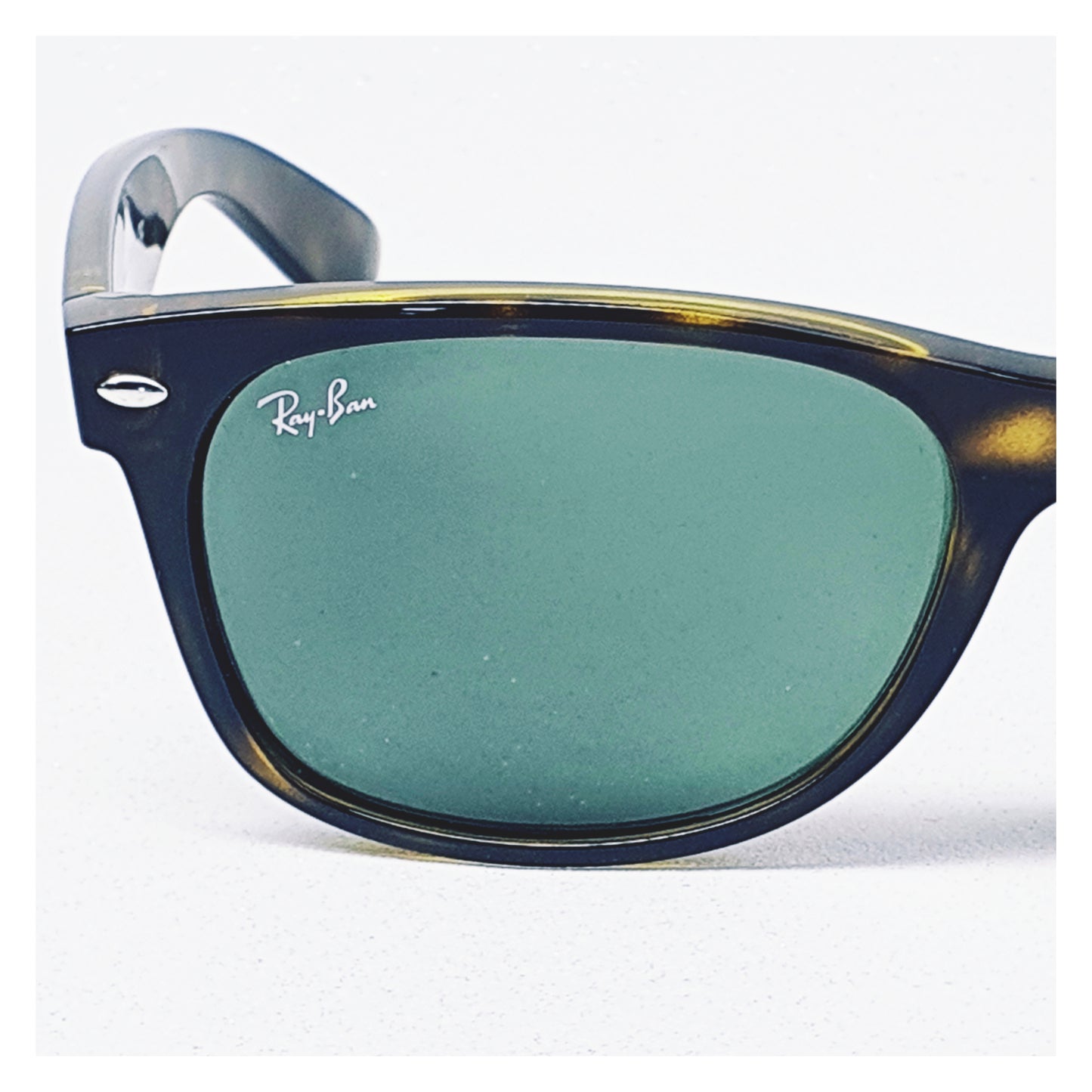Lunettes de soleil Ray Ban RB2132 New Wayfarer Réf 18508