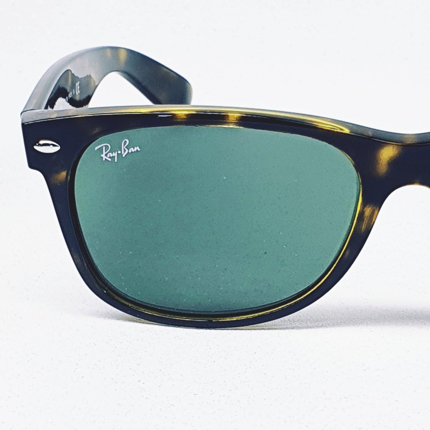 Lunettes de soleil Ray Ban RB2132 New Wayfarer Réf 18509