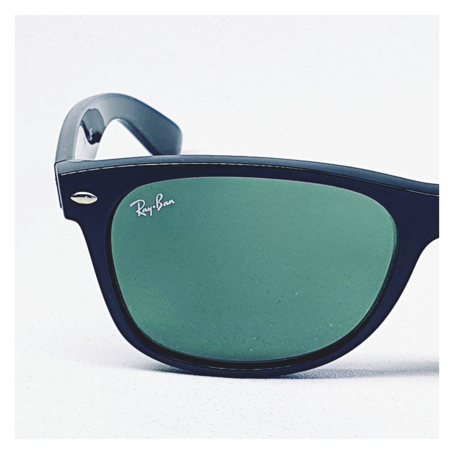 Lunettes de soleil Ray Ban RB2132 New Wayfarer Réf 18510